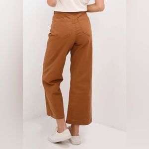 Wide leg cropped chinos- high waist. Discontinued colour!